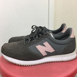 New  Balance  Women's 220 Casual Sneakers